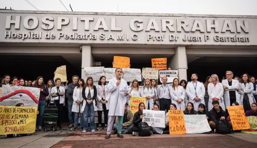 El Gobierno recibió a médicos del Garrahan: No se resolvió el conflicto, Nación dice que administran mal los recursos y los trabajadores continuarán con el paro