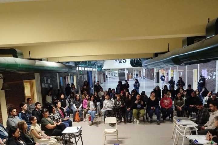 Realizaron un simulacro de juicio por jurados en una escuela para adultos de Puerto Madryn