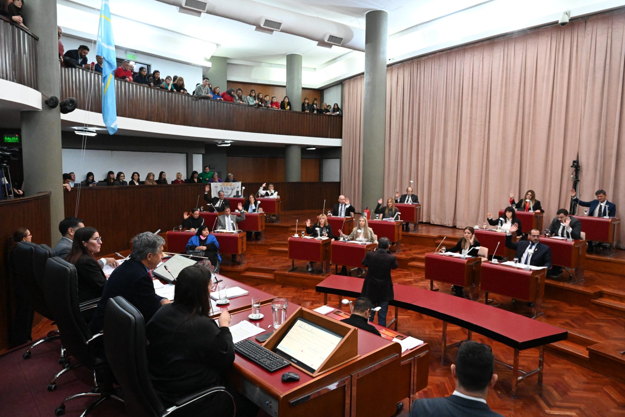 La Legislatura aprobó la creación del Programa CUCAI Chubut y un marco normativo para la protección de los consumidores ante estafas virtuales
