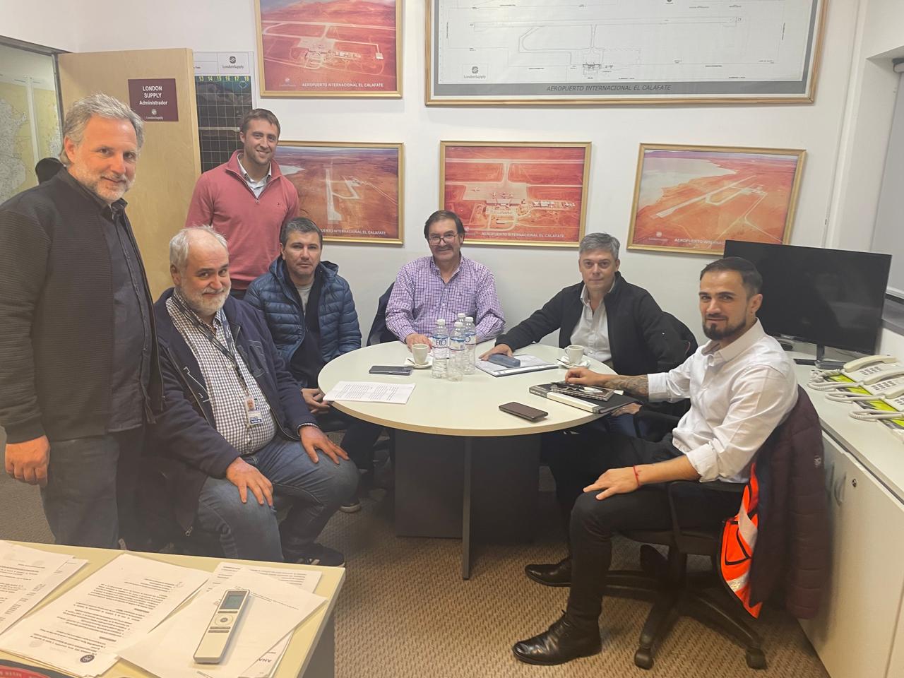 Firmarán un convenio para mejorar la infraestructura de tres aeropuertos de Santa Cruz