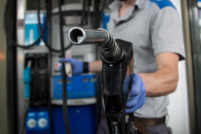 Tras el reclamo de los gobernadores, el Gobierno de Milei analiza subir al 50% la coparticipación del impuesto a los combustibles