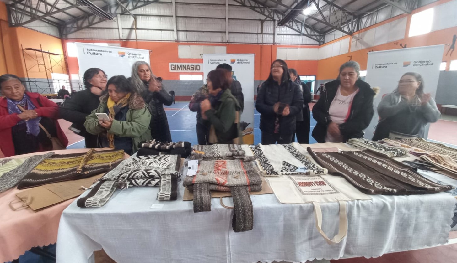 Con gran participación de tejedoras se realizó en Cushamen el XXIII Concurso de Artesanos