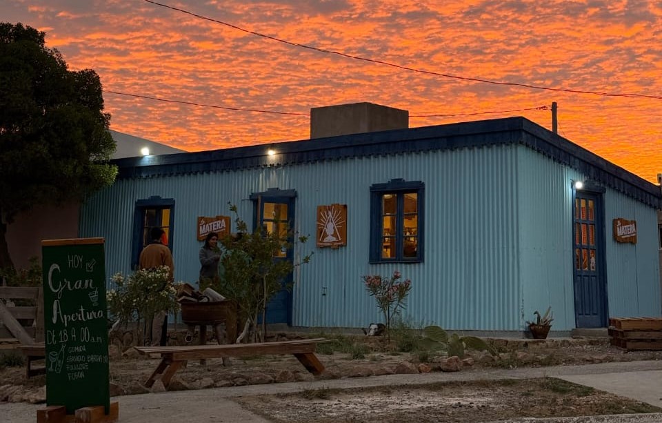 Camarones: Revivieron una casa de 100 años y crearon un emprendimiento que rinde homenaje a las tradiciones del pueblo