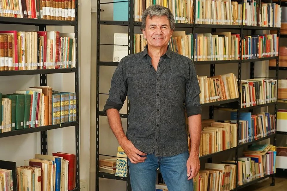 Ricardo Costa, el escritor neuquino que construye arte al “hacer de cada palabra, una elección ética y estética”