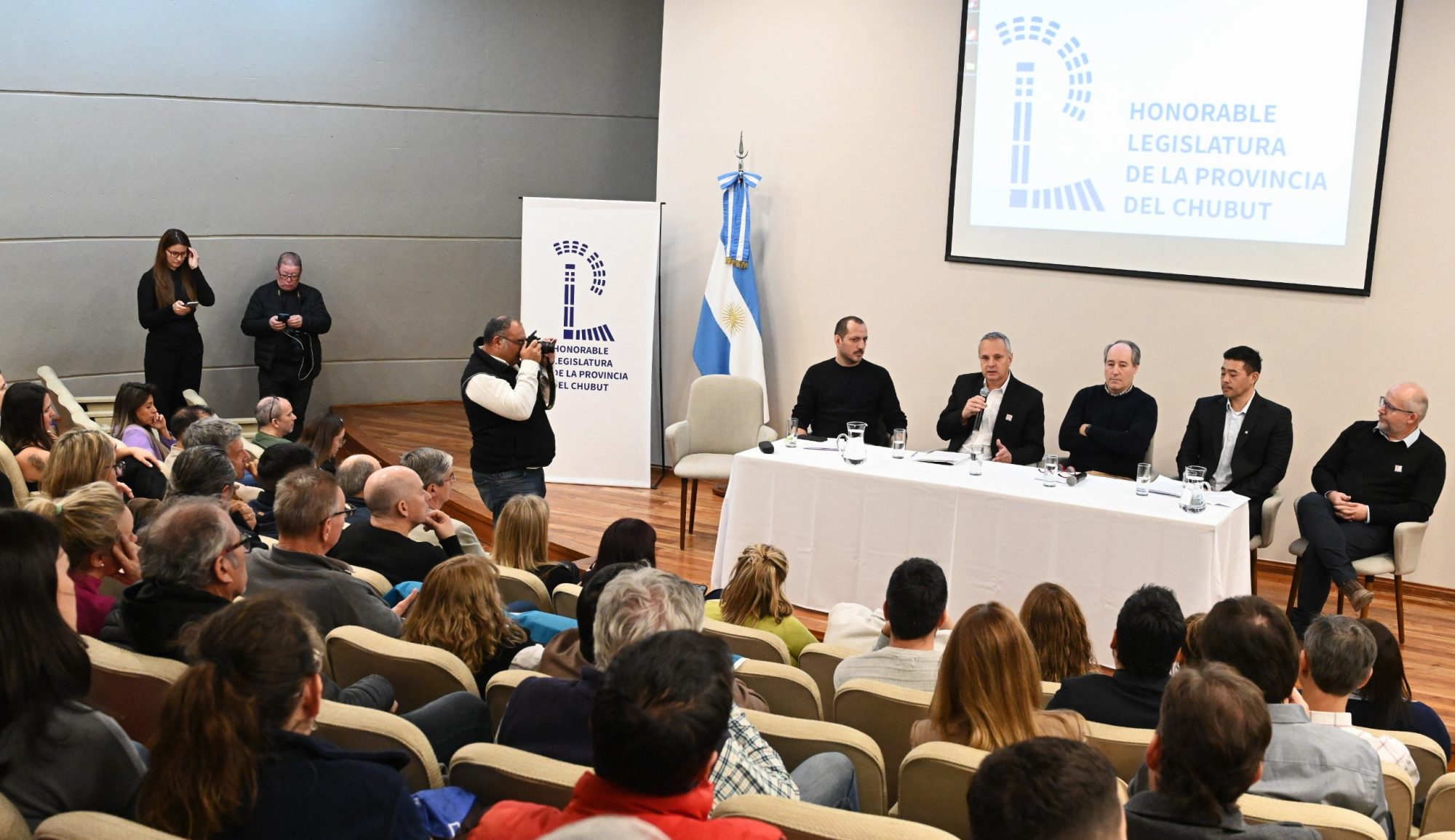 La Legislatura recibió a autoridades del INTA que dieron una charla informativa sobre la preocupante situación del organismo