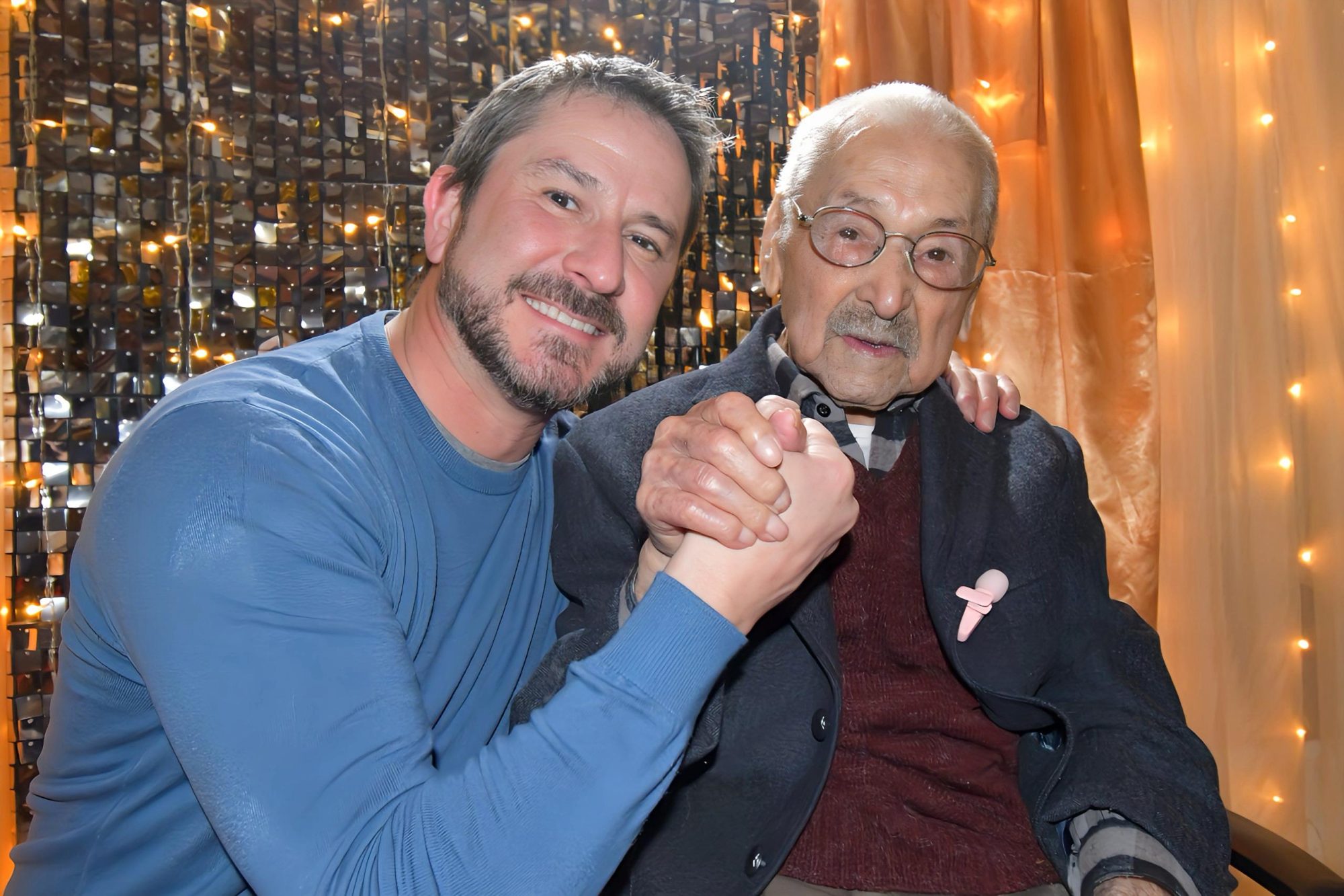 Merino acompañó a Juan Salinas, vecino de Trelew en su cumpleaños número 100