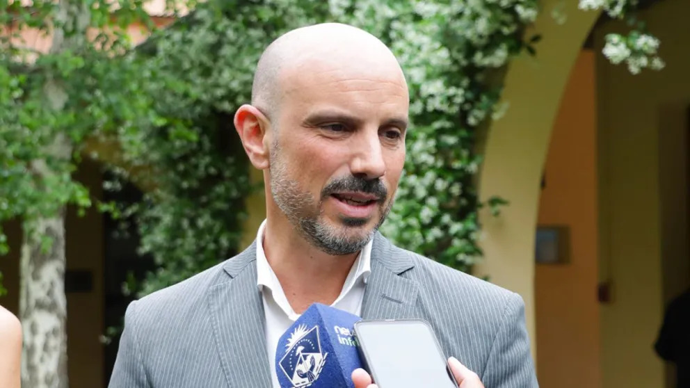 “Un senador no puede ser un felpudo de nadie”