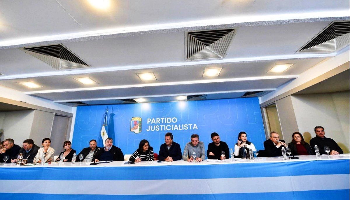 El PJ se organiza para el día después de que Cristina Kirchner vaya presa: El rol clave de Massa, Kicillof, Máximo y disidentes