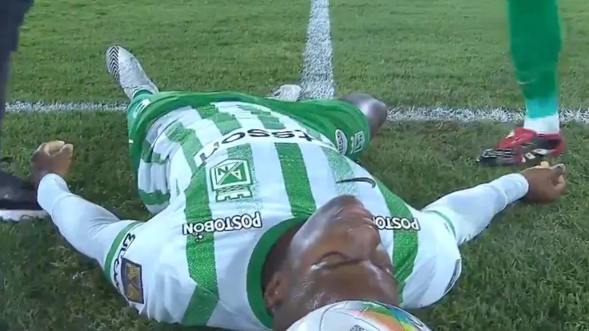 Conmoción en Colombia: Andrés Román se desmoronó sobre el terreno de juego en pleno partido