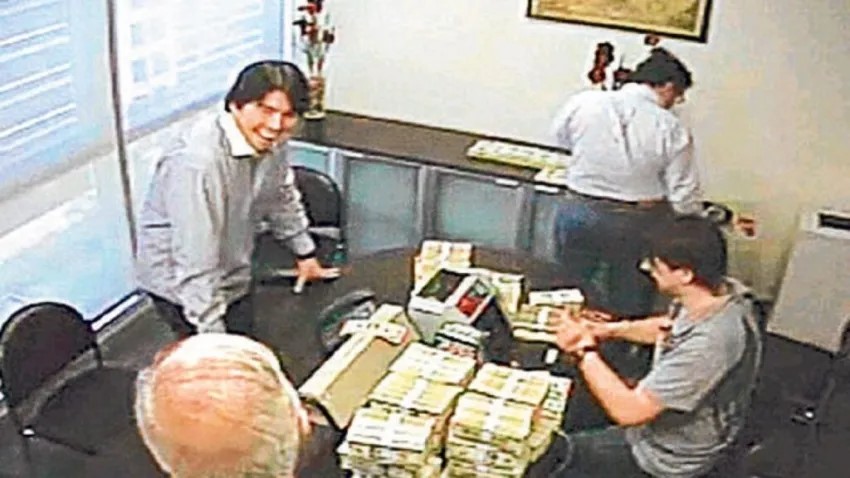 Seis condenados por “la Ruta del Dinero K” deben presentarse hoy en Comodoro Py para quedar detenidos