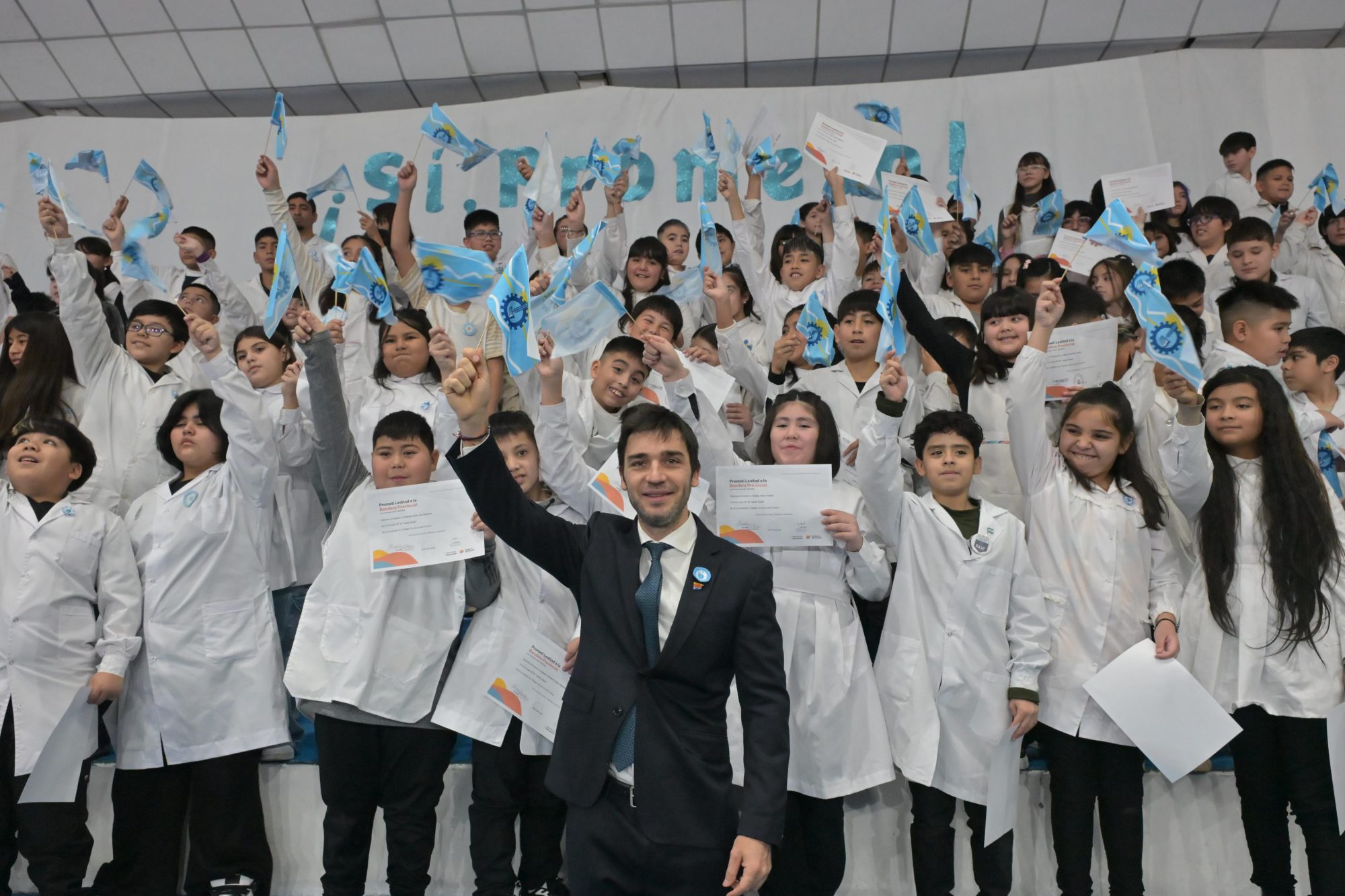 Torres encabezó el acto central por el Día de la Bandera y destacó la importancia de fortalecer la democracia y la educación