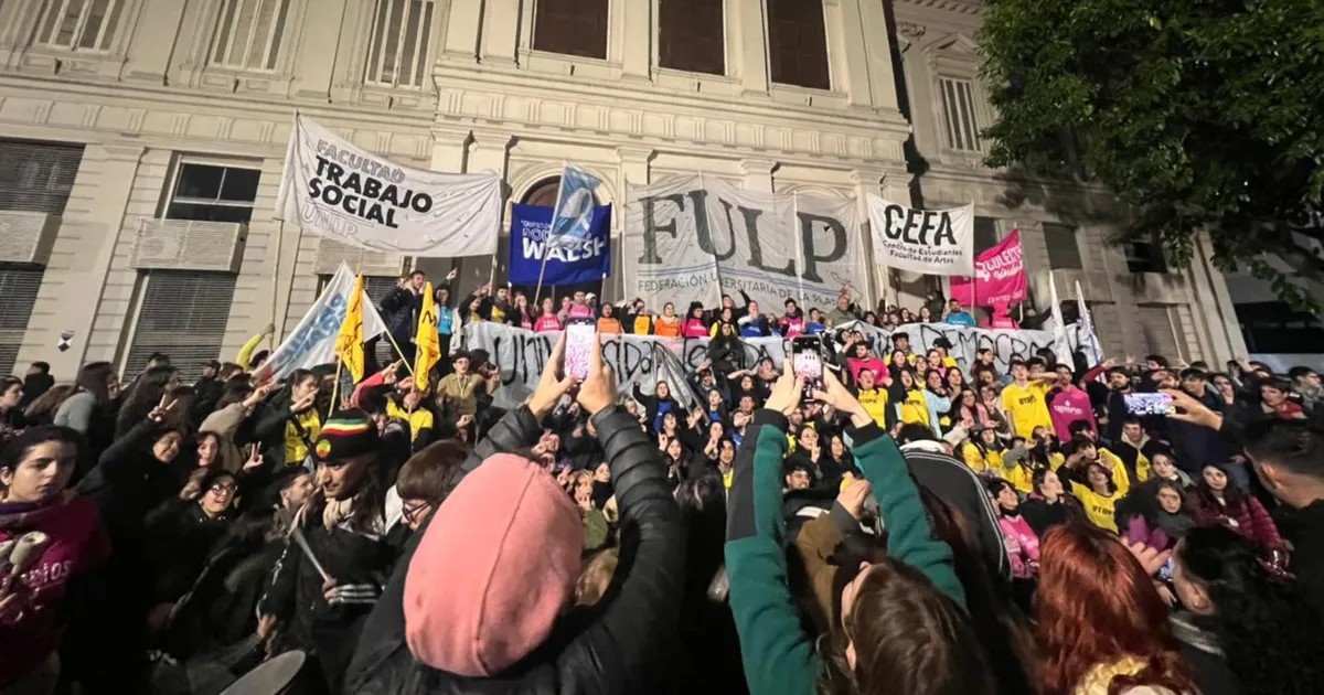 Tras la condena a Cristina Kirchner, estudiantes tomaron distintas facultades y dos gremios universitarios lanzaron un paro