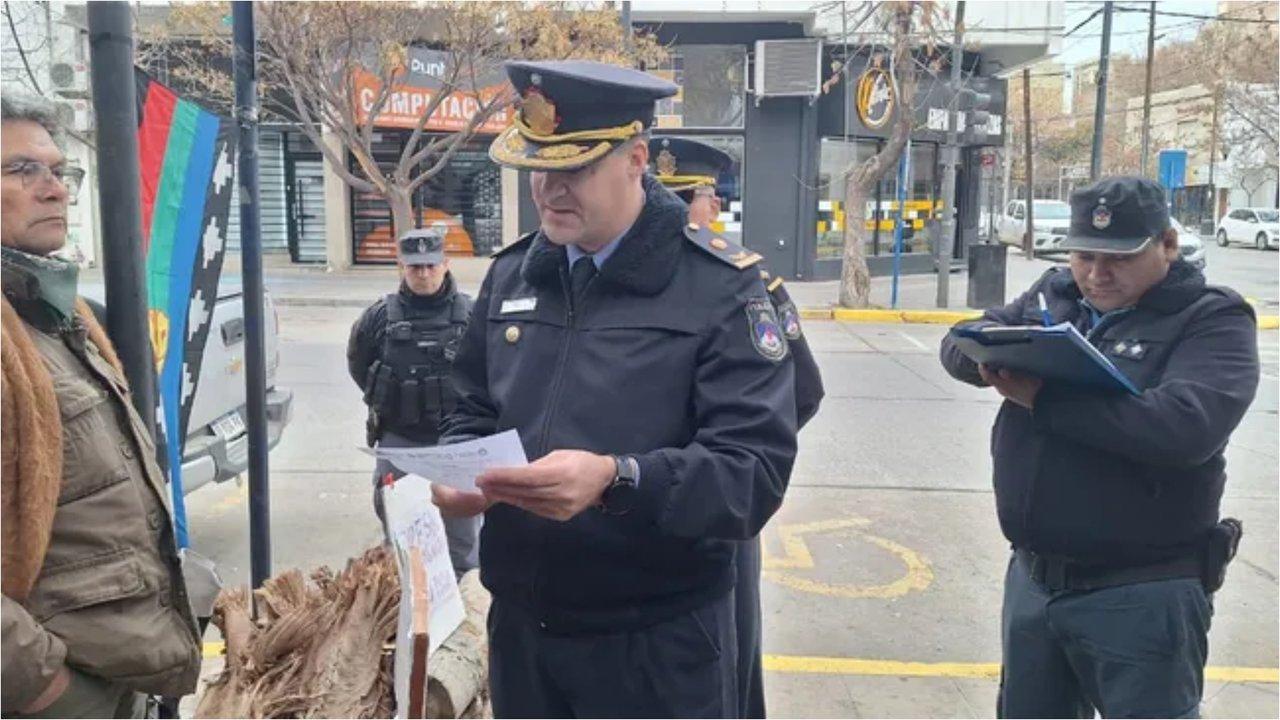 “Nos vamos con personería o cagados a palos”: El video de la tensión antes del desalojo a mapuches en Neuquén