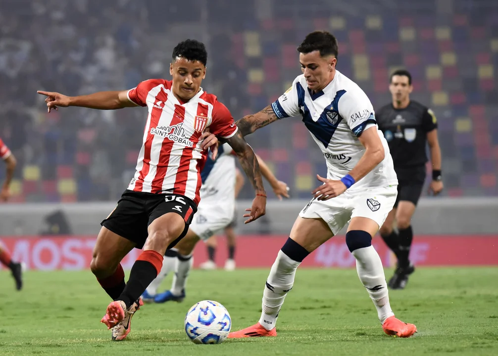 Estudiantes enfrenta a Vélez para definir al campeón de la Supercopa