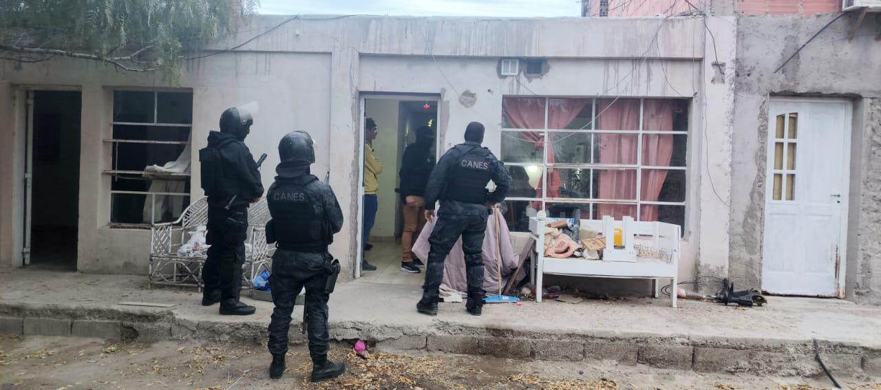 Allanamientos en Puerto Madryn tras amenazas con arma a marineros que firmaban con Conarpesa