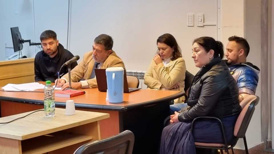 Esquel: Condenaron a dos hermanos y a su madre por una estafa millonaria