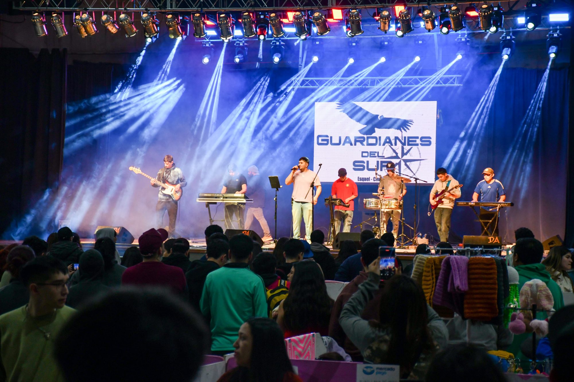 Comenzó la Expo Invierno 2025 en Esquel con espectáculos musicales que se extenderán hasta el domingo