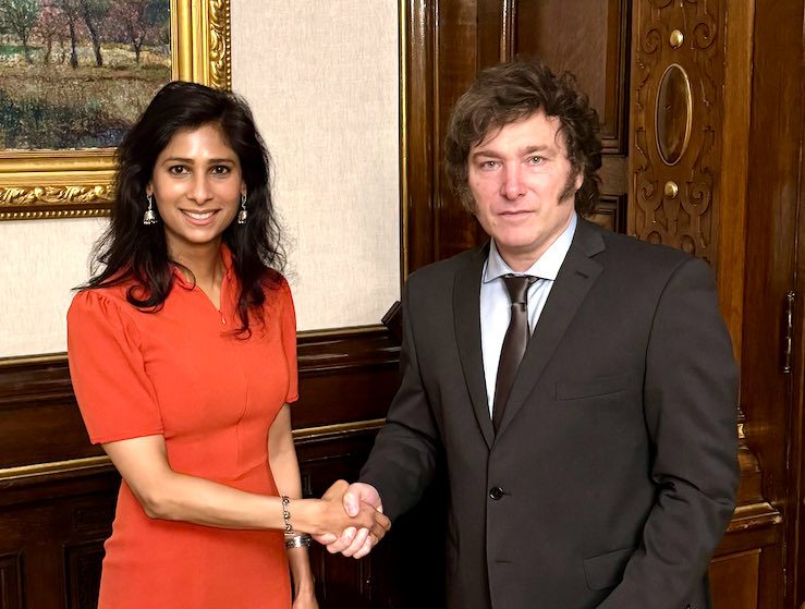 Guiño del FMI a Milei: Argentina pasó el examen técnico y espera el desembolso de u$s 2.000 millones para robustecer las reservas