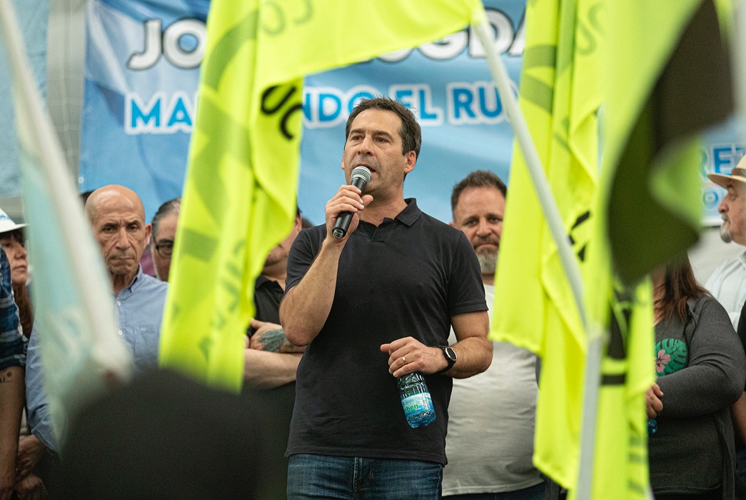 Luque pidió terminar con las prácticas del “autoflagelo” dentro del peronismo y recordó que el adversario “está en otro lado”