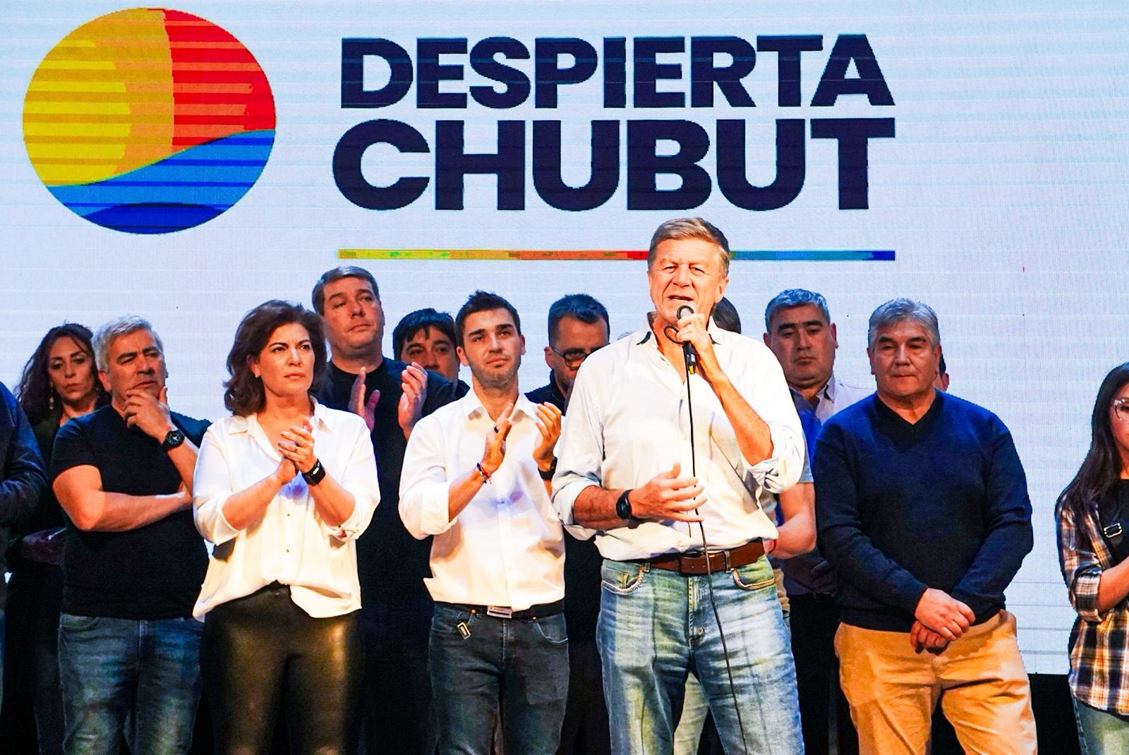 Menna: “Este proyecto une a quienes no quieren volver a la corrupción, a los sueldos escalonados ni a las escuelas cerradas”