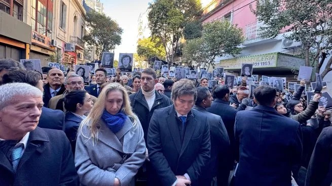 Milei, en el acto por el atentado a la AMIA: “No vamos a parar hasta que se haga Justicia”