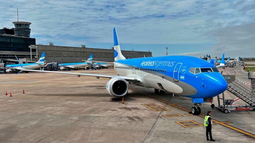 Aerolíneas Argentinas canceló 44 servicios y reprogramó 59 por paro de controladores