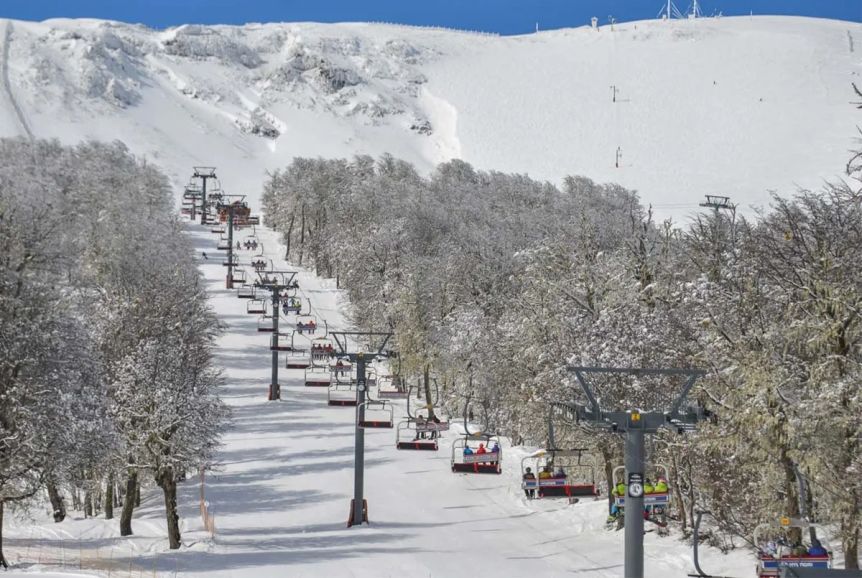 Tensión en Chapelco: el Club Lacar denuncia a la nueva concesión por tarifas y quita de beneficios