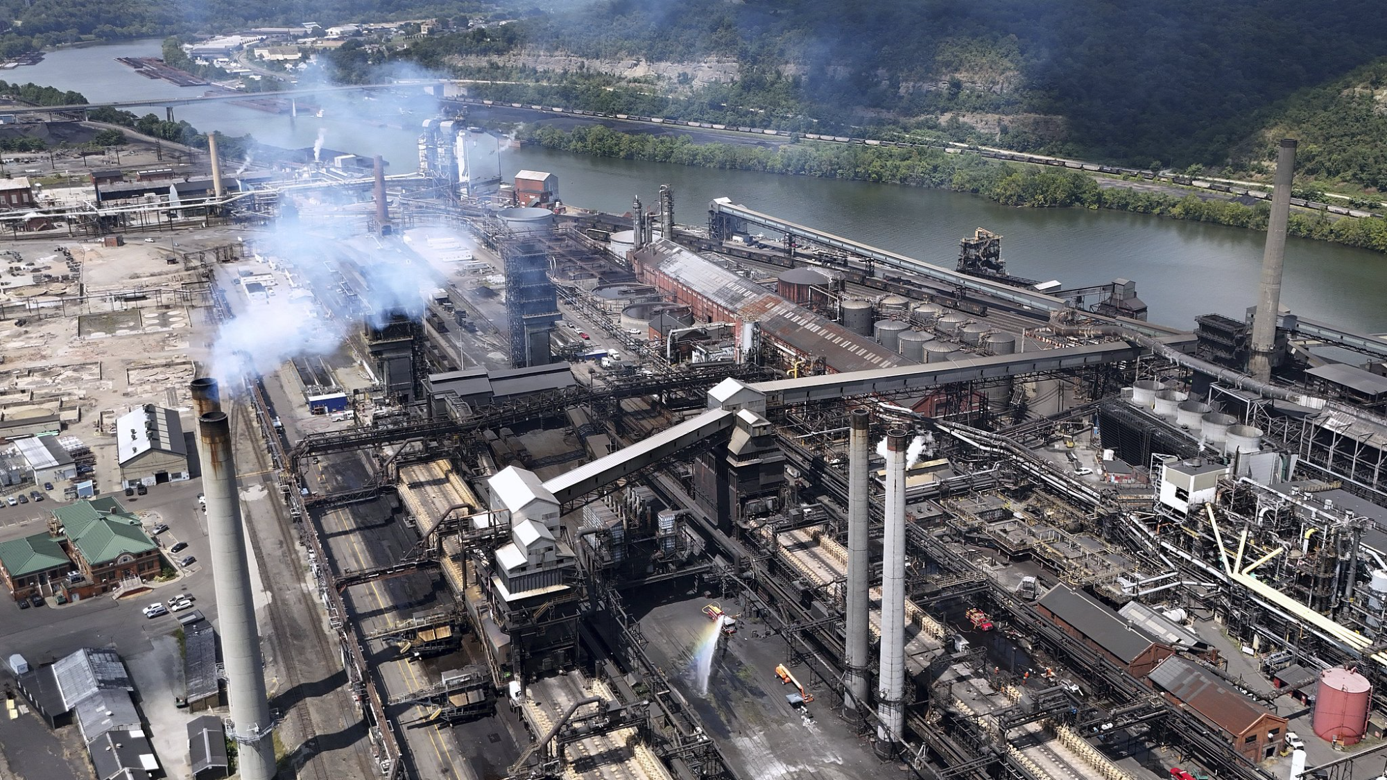 Explosión en una siderúrgica de Estados Unidos: Un muerto y decenas de heridos