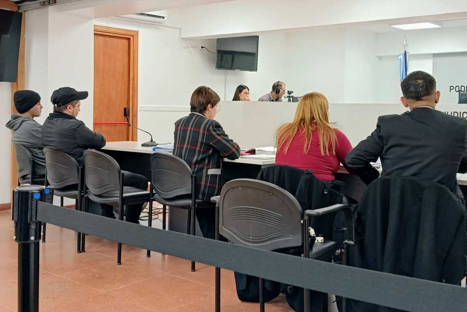 Sarmiento: Piden condena de prisión efectiva a dos jóvenes por un robo en la terminal de ómnibus