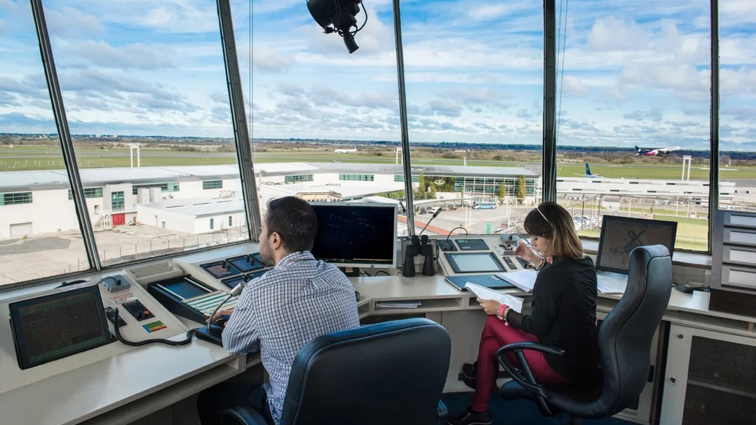 Controladores aéreos anuncian paros escalonados desde el 22 de agosto