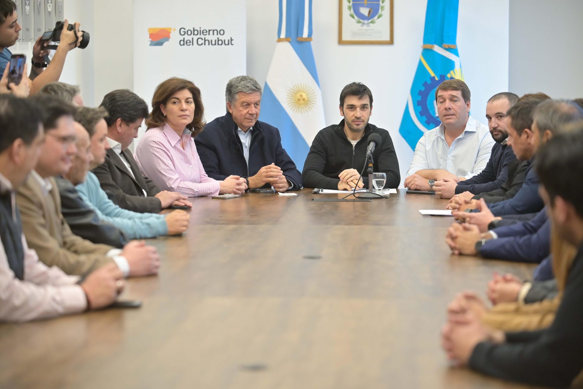 Dos obras clave para la pesca y la infraestructura de Playa Unión: Torres anunció el dragado del puerto de Rawson y la construcción de defensas costeras