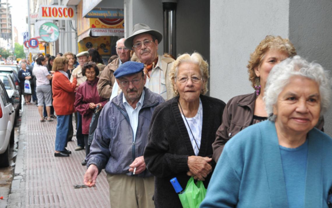En septiembre sigue el bono “congelado” para jubilados y pensionados