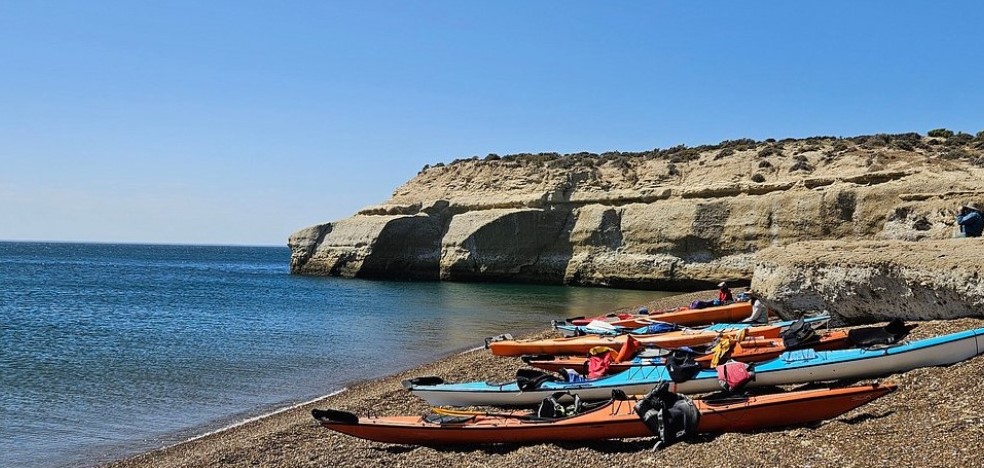 Madryn: Un hombre fue detenido por abusos sexuales cometidos tras engaños en redes sociales donde usaba perfiles falsos y ofrecía paseos gratuitos en kayak