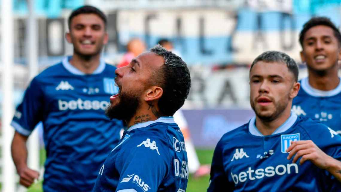 Racing goleó a Deportivo Riestra y avanzó a cuartos de final en la Copa Argentina