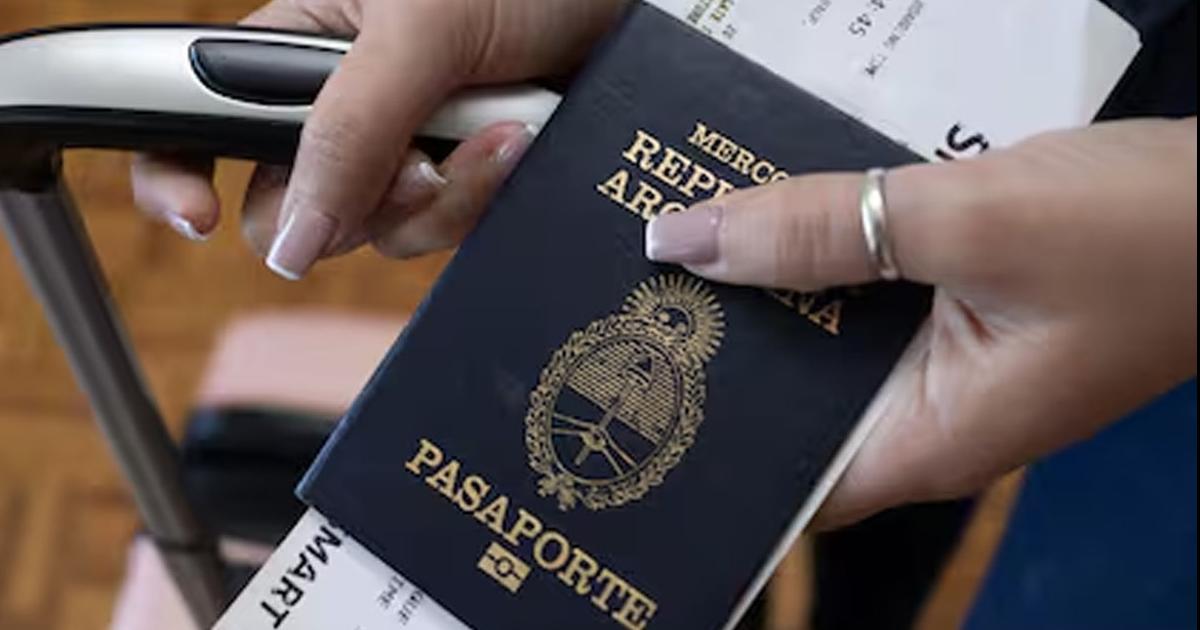 Alerta con los pasaportes: Piden devolver una serie por una falla invisible en la tinta