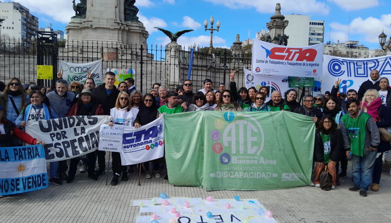 Las dos CTA participan este lunes de una conferencia frente al Congreso en rechazo a los vetos presidenciales