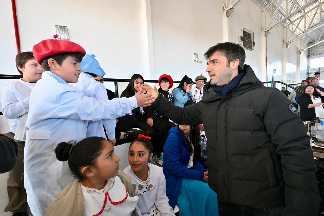 Aniversario de Aldea Beleiro: Torres firmó acuerdos para viviendas, anunció la reconstrucción de la Subcomisaría e inauguró el primer cajero automático de la localidad