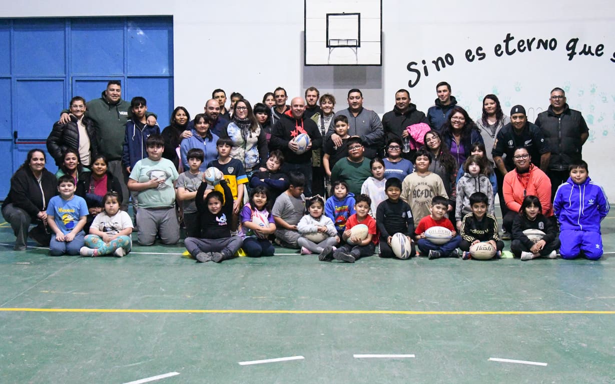 Sastre visitó la Escuela de Rugby ‘Aonikenk RC’: “Educar a través del deporte, es clave”, dijo