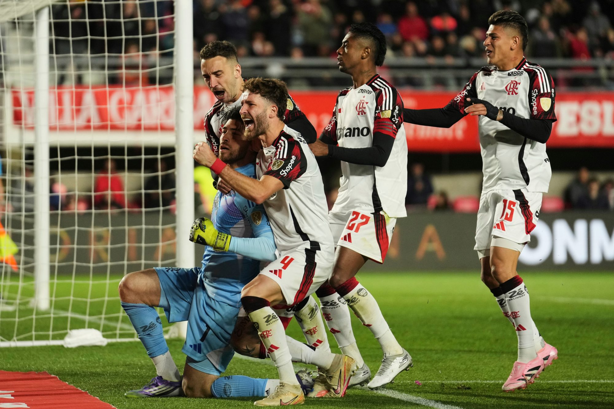 Por penales, Estudiantes de La Plata cayó ante Flamengo y quedó eliminado de la Copa Libertadores 2025