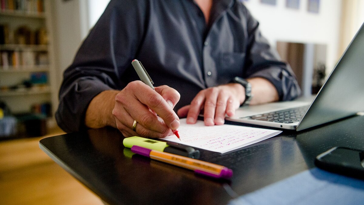 El Gobierno liberó restricciones para ingresar dólares de servicios profesionales para el exterior