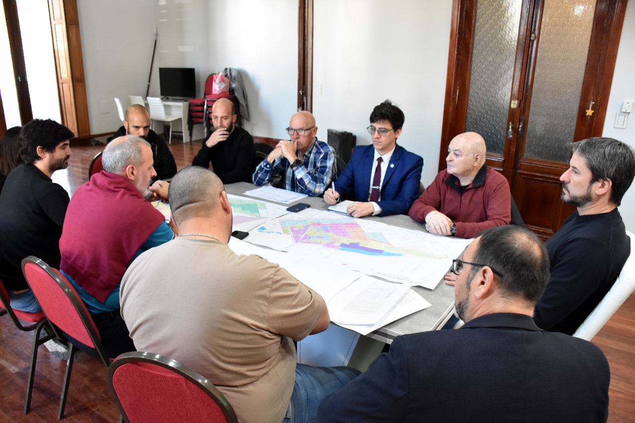 Merino convocó al colegio de agrimensores, arquitectos e ingenieros, para modificar la ordenanza de uso de suelo