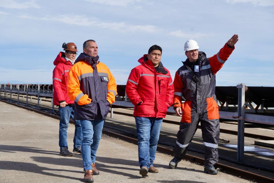 Después de muchos años vuelve a salir carbón desde Punta Loyola: El gobernador Vidal acompañó el inicio de la operación junto a Yacimiento Carbonífero Río Turbio