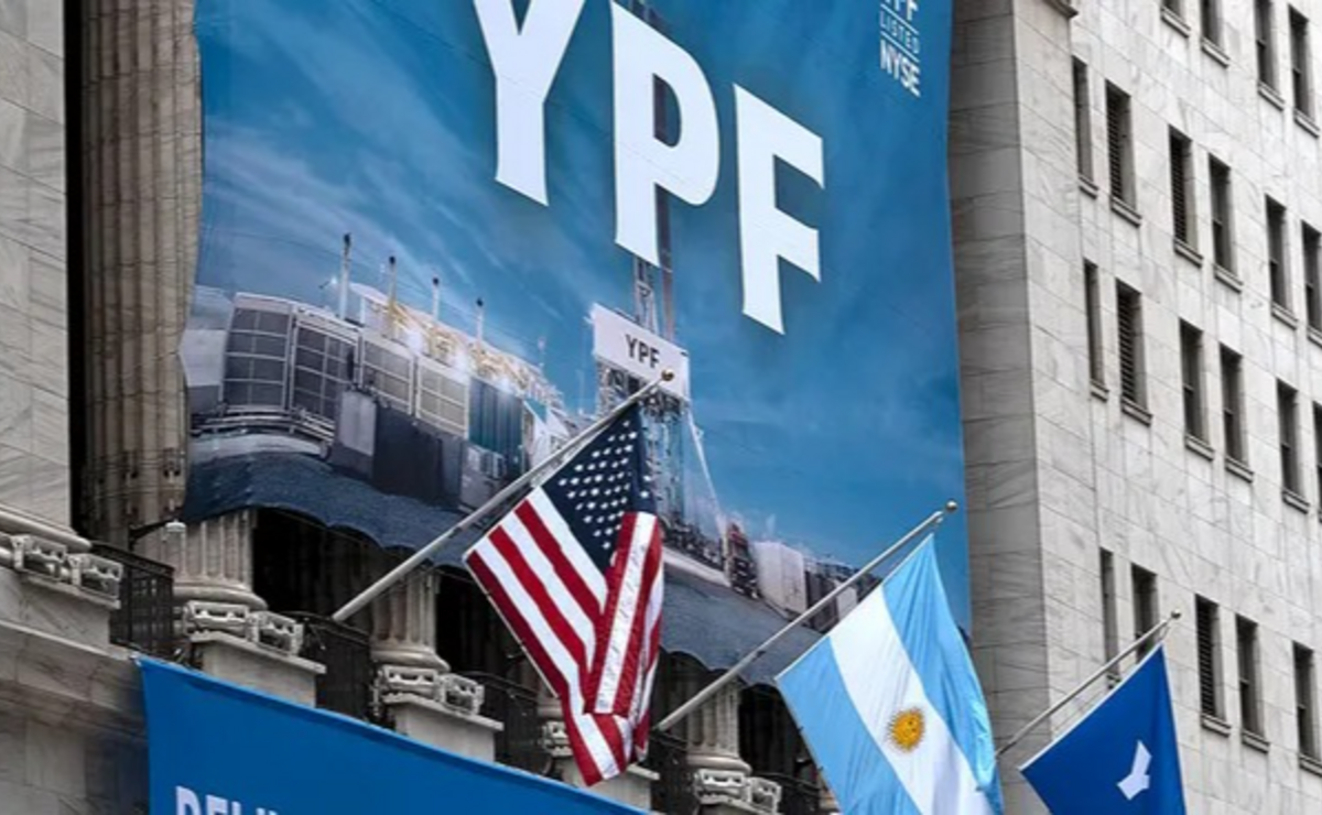 La Argentina pone en marcha su estrategia para evitar entregar las acciones de YPF