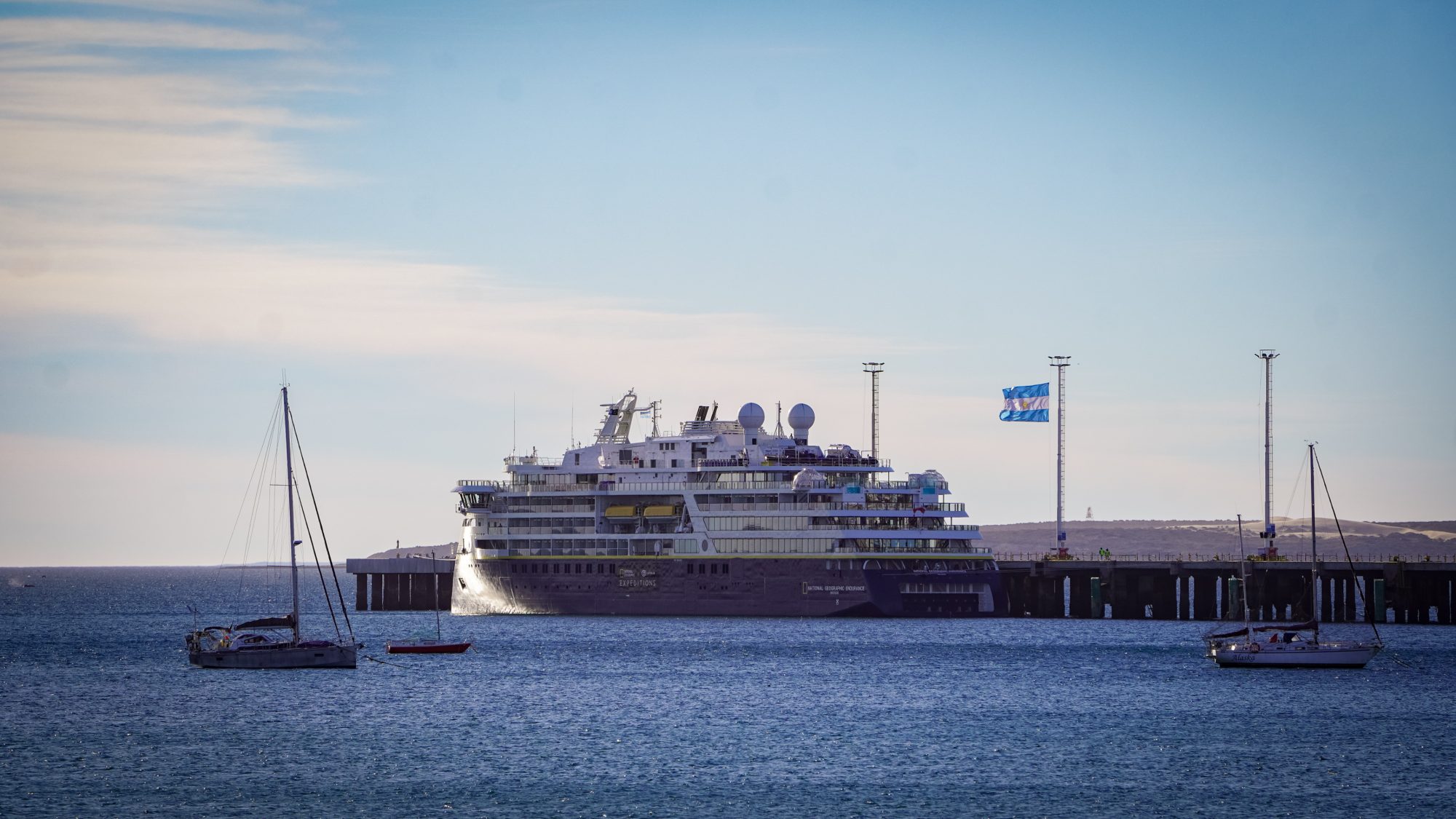 Comenzó la temporada de cruceros en Chubut con el arribo del National Geographic Endurance