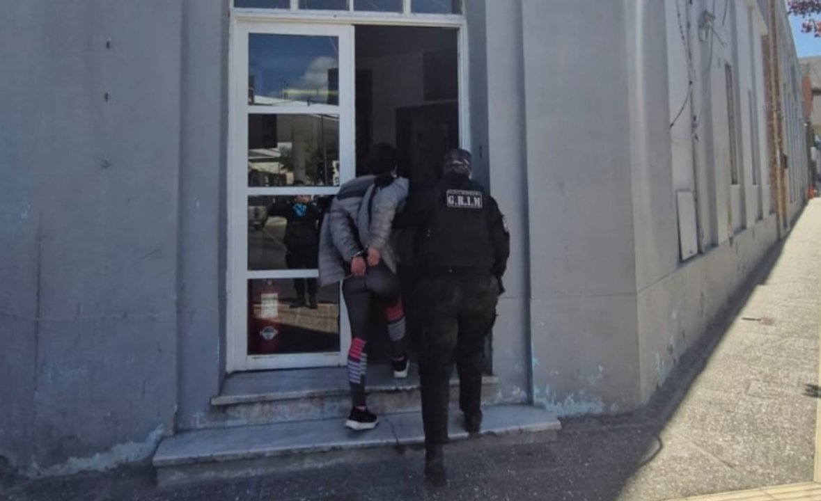 Comodoro Rivadavia: Detuvieron a dos hombres que circulaban armados en barrio Moure