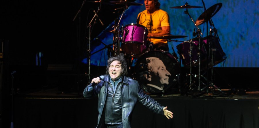 Milei presentó su libro con un show de rock y le pidió a sus seguidores que “no aflojen”