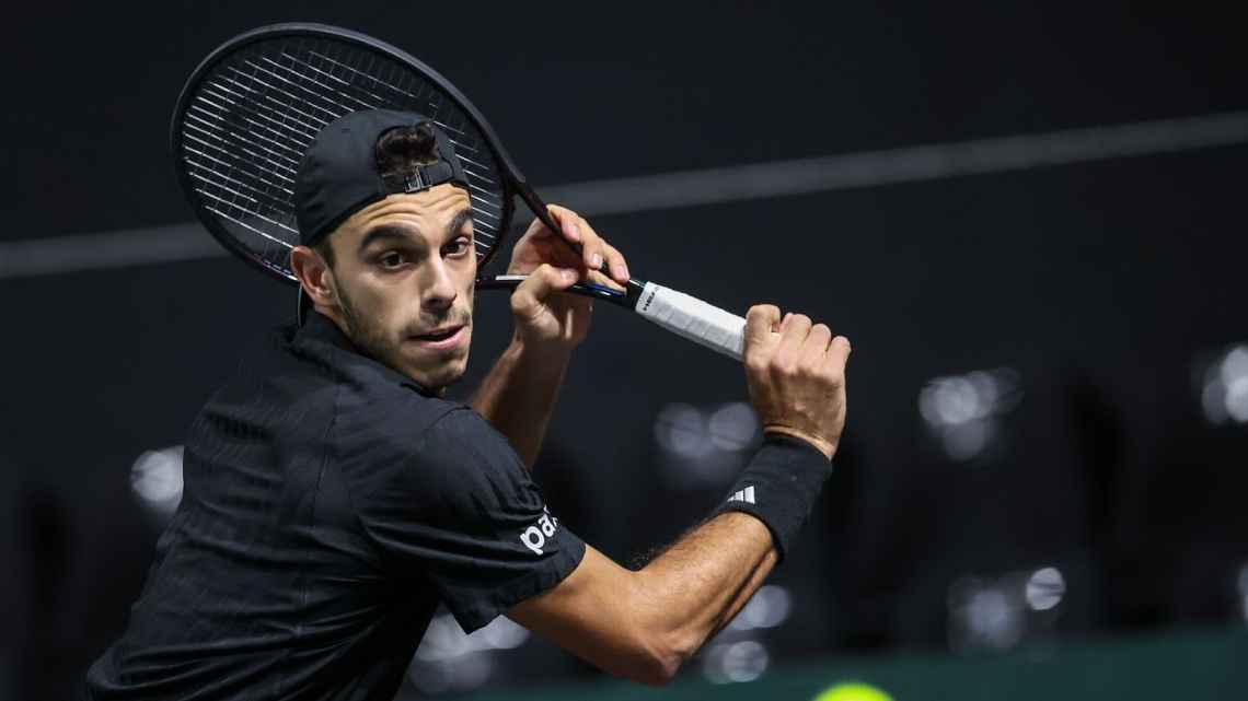 Ugo Carabelli estuvo cerca del batacazo ante Zverev y ganó Cerúndolo en el Masters 1000 de París