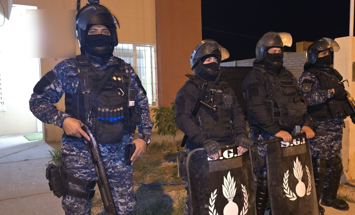 La Policía del Chubut detuvo a los presuntos autores del homicidio en Playa Magagna y buscan a un tercero que estaría involucrado en el crimen