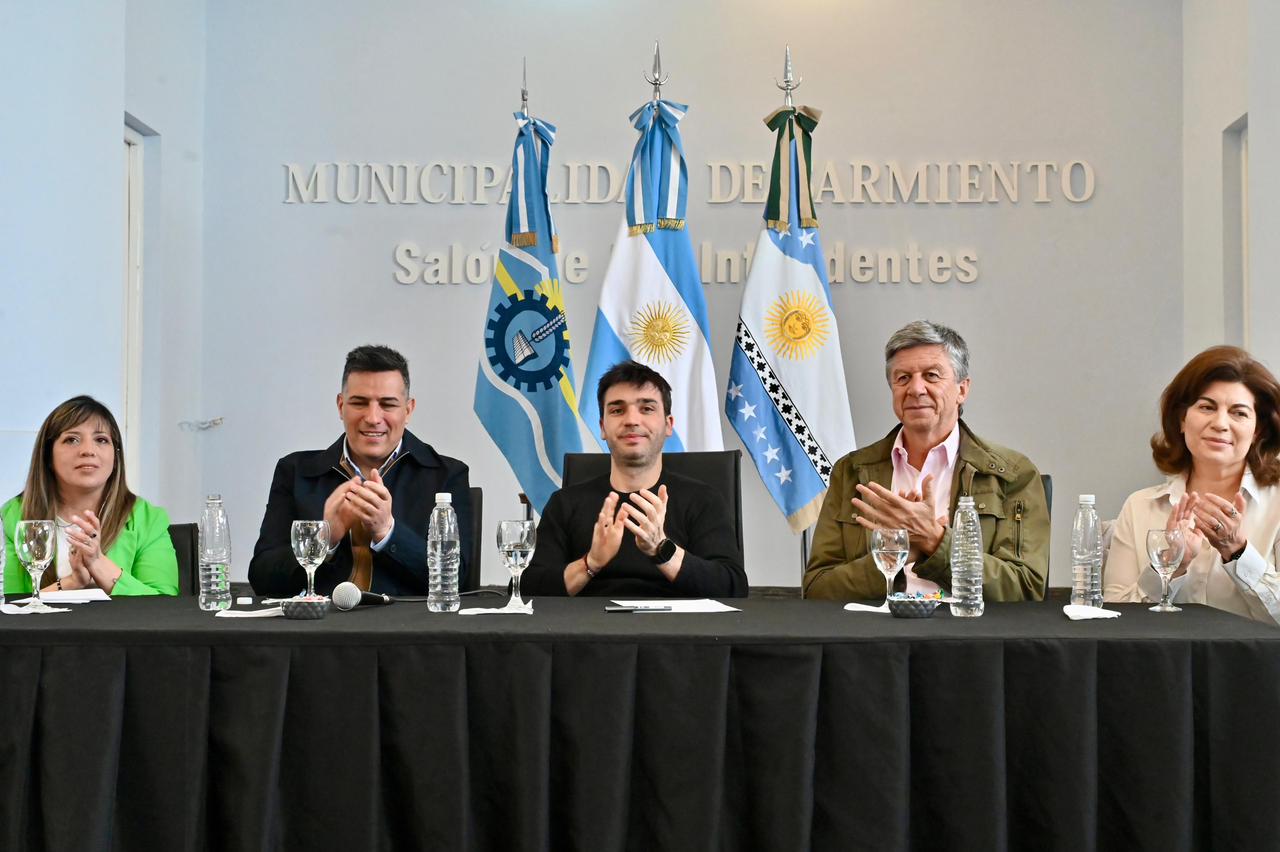 Torres anunció obras en Sarmiento y aseguró que la localidad “tendrá la mayor inversión provincial en infraestructura de su historia”