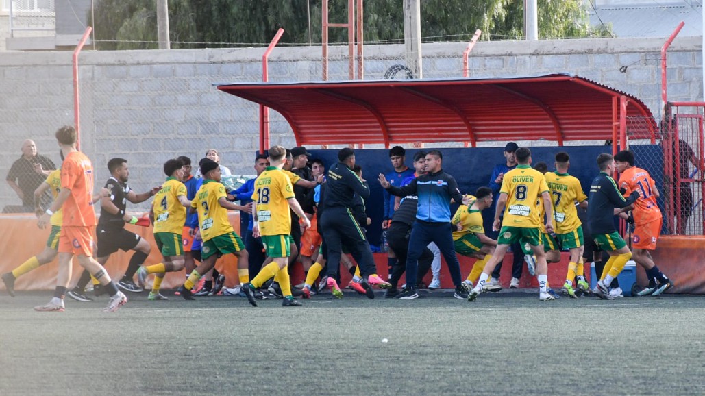 Chubut: Brutal agresión de jugadores a un árbitro y a un asistente